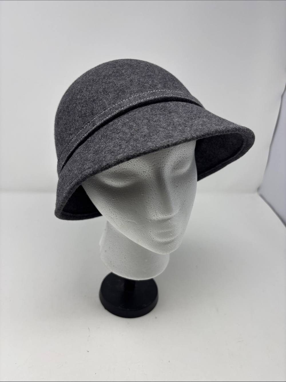Sombreros Shaman | Classic Gray Wool Cloche Hat - Women's Accessory